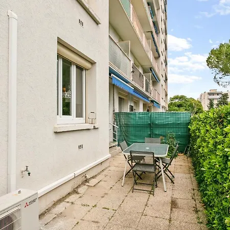Superbe T2+parking,proche Centre Ville & Plages *